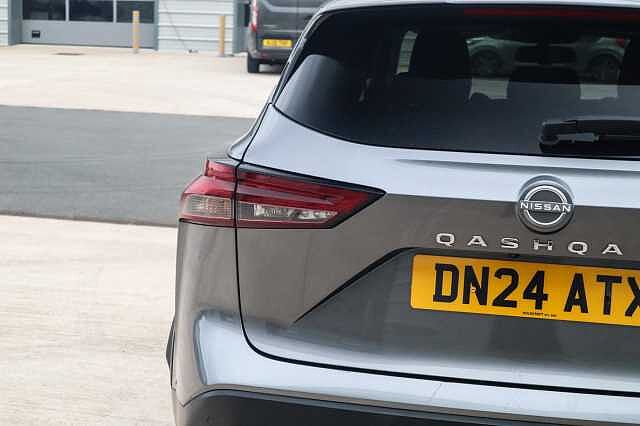 Nissan Qashqai 1.3 DIG-T MHEV N-Connecta SUV 5dr Petrol Hybrid XTRON Euro 6 (s/s) (158 ps)