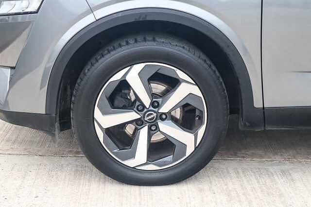 Nissan Qashqai 1.3 DIG-T MHEV N-Connecta SUV 5dr Petrol Hybrid XTRON Euro 6 (s/s) (158 ps)