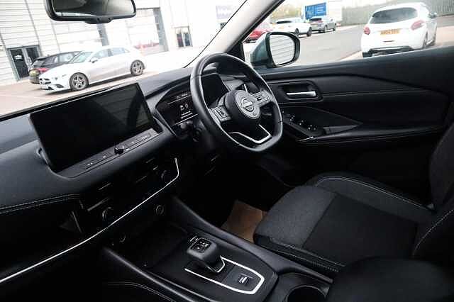 Nissan Qashqai 1.3 DIG-T MHEV N-Connecta SUV 5dr Petrol Hybrid XTRON Euro 6 (s/s) (158 ps)