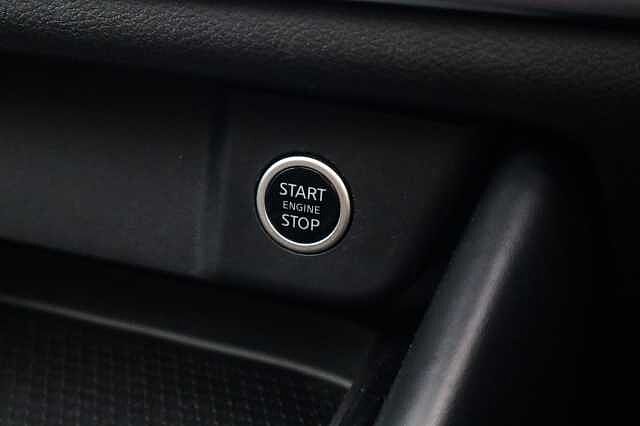 Nissan Qashqai 1.3 DIG-T MHEV N-Connecta SUV 5dr Petrol Hybrid XTRON Euro 6 (s/s) (158 ps)