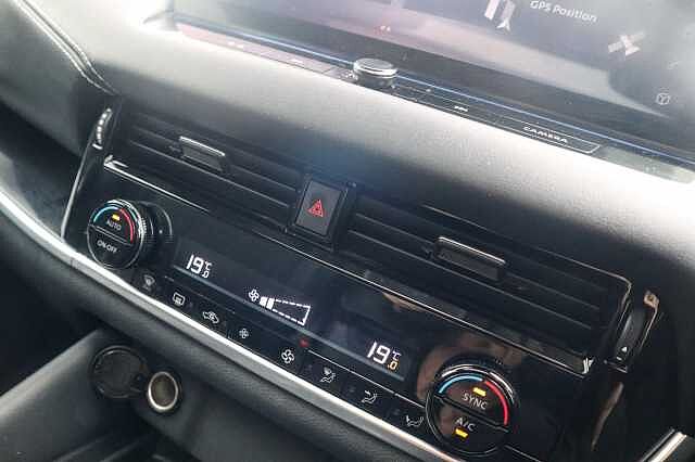 Nissan Qashqai 1.3 DIG-T MHEV N-Connecta SUV 5dr Petrol Hybrid XTRON Euro 6 (s/s) (158 ps)