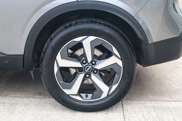 Nissan Qashqai 1.3 DIG-T MHEV N-Connecta SUV 5dr Petrol Hybrid XTRON Euro 6 (s/s) (158 ps)