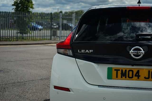 Nissan Leaf 40kWh Tekna Hatchback 5dr Electric Auto (150 ps)