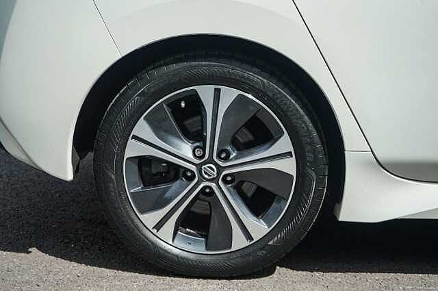 Nissan Leaf 40kWh Tekna Hatchback 5dr Electric Auto (150 ps)