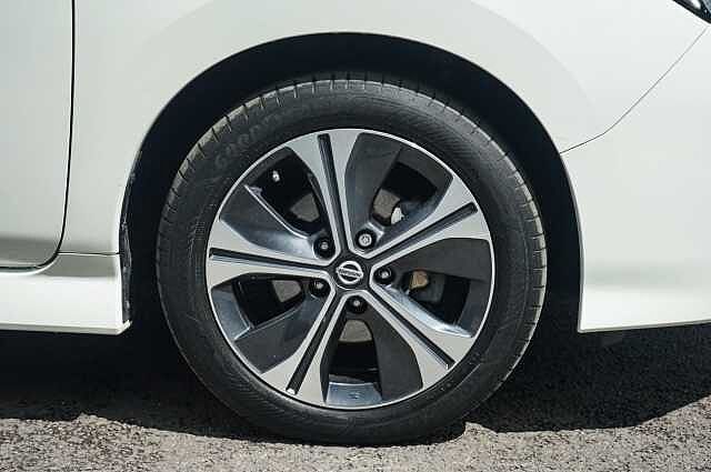 Nissan Leaf 40kWh Tekna Hatchback 5dr Electric Auto (150 ps)