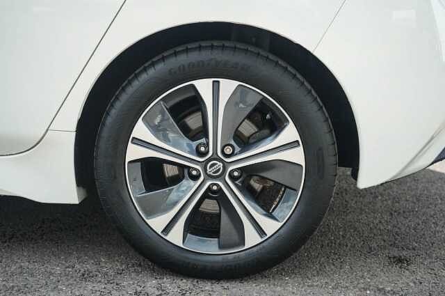 Nissan Leaf 40kWh Tekna Hatchback 5dr Electric Auto (150 ps)