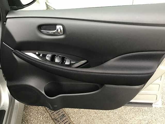 Nissan Leaf E (110kw) N-Connecta (39kWh) 5 Dr Hatchback