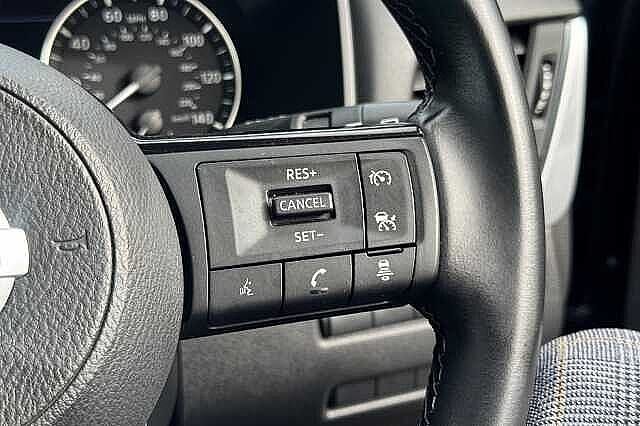 Nissan Qashqai 1.3 DiG-T MH N-Connecta 5dr