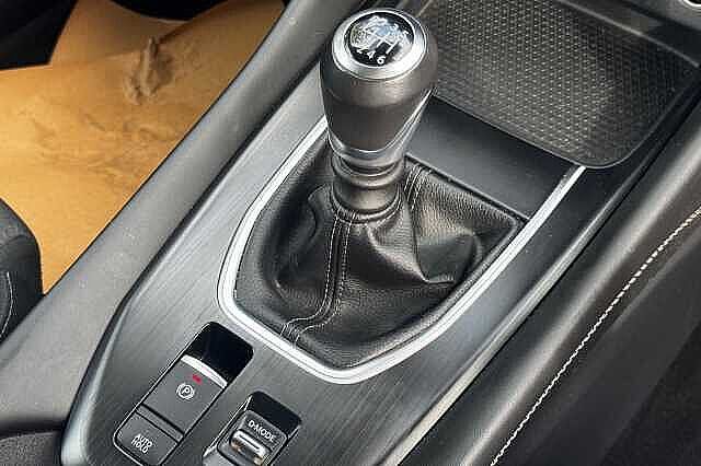 Nissan Qashqai 1.3 DiG-T MH N-Connecta 5dr