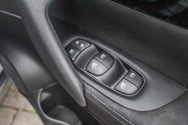 Nissan Qashqai 1.3 DIG-T Acenta Premium SUV 5dr Petrol Manual Euro 6 (s/s) (160 ps)