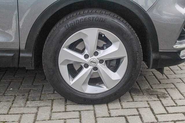 Nissan Qashqai 1.3 DIG-T Acenta Premium SUV 5dr Petrol Manual Euro 6 (s/s) (160 ps)