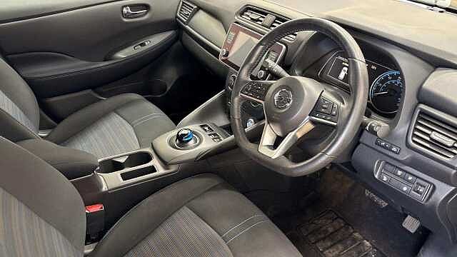 Nissan Leaf 40kWh Acenta Hatchback 5dr Electric Auto (150 ps)