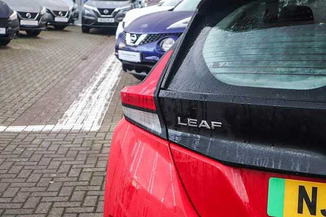 Nissan Leaf 40kWh Acenta Hatchback 5dr Electric Auto (150 ps)