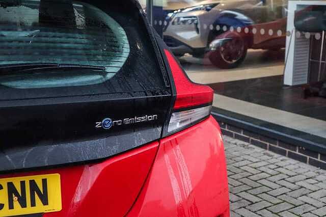 Nissan Leaf 40kWh Acenta Hatchback 5dr Electric Auto (150 ps)