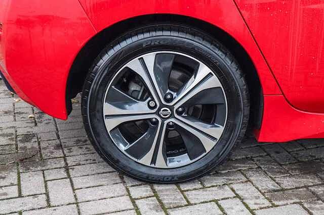 Nissan Leaf 40kWh Acenta Hatchback 5dr Electric Auto (150 ps)
