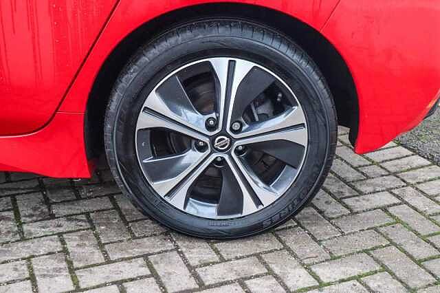 Nissan Leaf 40kWh Acenta Hatchback 5dr Electric Auto (150 ps)
