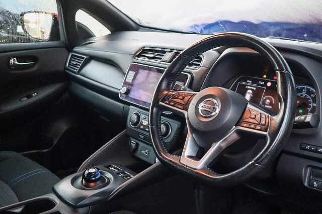 Nissan Leaf 40kWh Acenta Hatchback 5dr Electric Auto (150 ps)