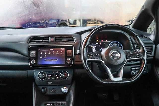 Nissan Leaf 40kWh Acenta Hatchback 5dr Electric Auto (150 ps)