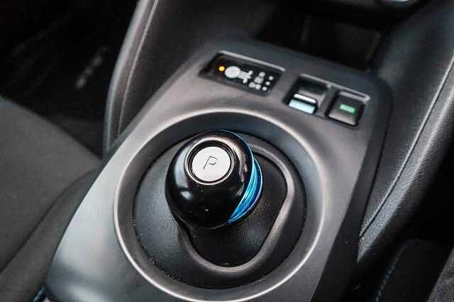 Nissan Leaf 40kWh Acenta Hatchback 5dr Electric Auto (150 ps)