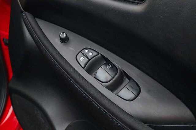 Nissan Leaf 40kWh Acenta Hatchback 5dr Electric Auto (150 ps)