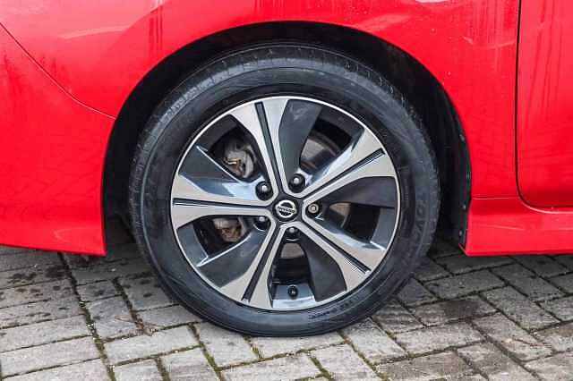 Nissan Leaf 40kWh Acenta Hatchback 5dr Electric Auto (150 ps)