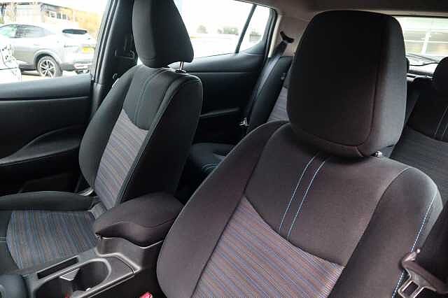 Nissan Leaf 39kWh Acenta Hatchback 5dr Electric Auto (150 ps)