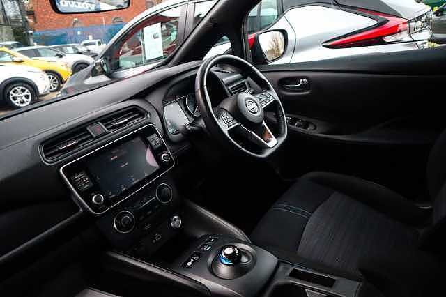 Nissan Leaf 39kWh Acenta Hatchback 5dr Electric Auto (150 ps)