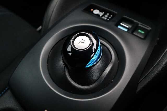 Nissan Leaf 39kWh Acenta Hatchback 5dr Electric Auto (150 ps)