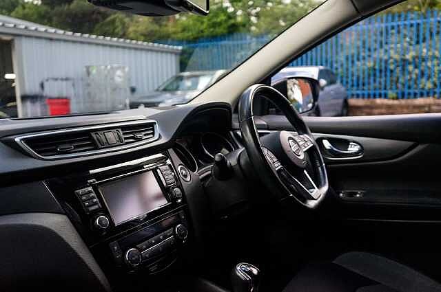 Nissan Qashqai 1.2 DIG-T N-Connecta SUV 5dr Petrol Manual Euro 6 (s/s) (115 ps)