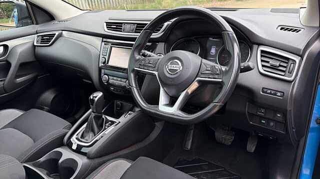 Nissan Qashqai QASHQAI 1.6 dCi N-Connecta [Glass Roof Pack] 5dr Xtronic
