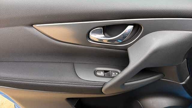 Nissan Qashqai QASHQAI 1.6 dCi N-Connecta [Glass Roof Pack] 5dr Xtronic