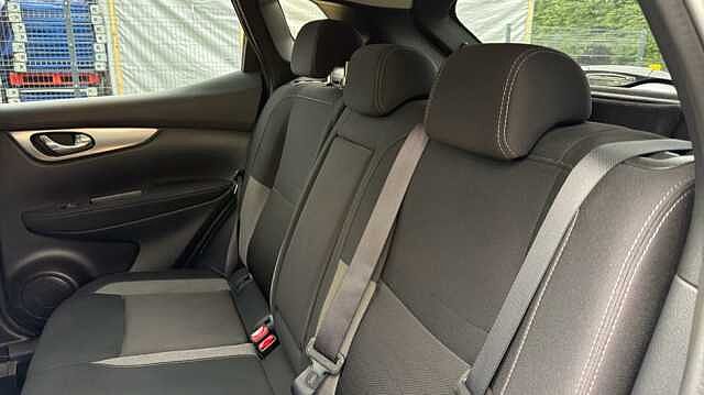 Nissan Qashqai QASHQAI 1.6 dCi N-Connecta [Glass Roof Pack] 5dr Xtronic