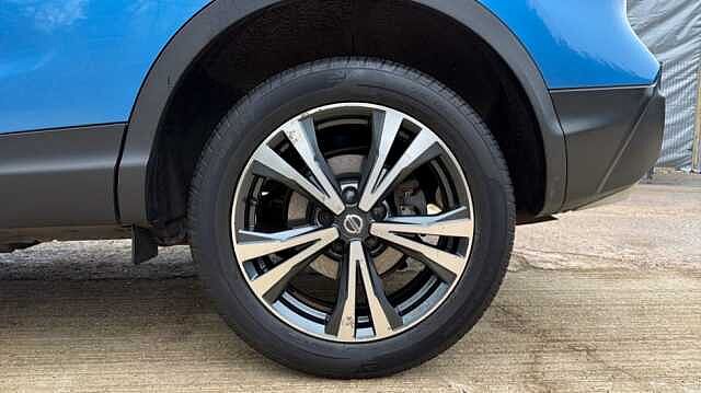 Nissan Qashqai QASHQAI 1.6 dCi N-Connecta [Glass Roof Pack] 5dr Xtronic