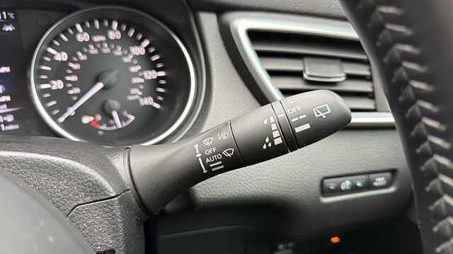 Nissan Qashqai QASHQAI 1.6 dCi N-Connecta [Glass Roof Pack] 5dr Xtronic