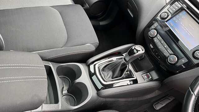 Nissan Qashqai QASHQAI 1.6 dCi N-Connecta [Glass Roof Pack] 5dr Xtronic