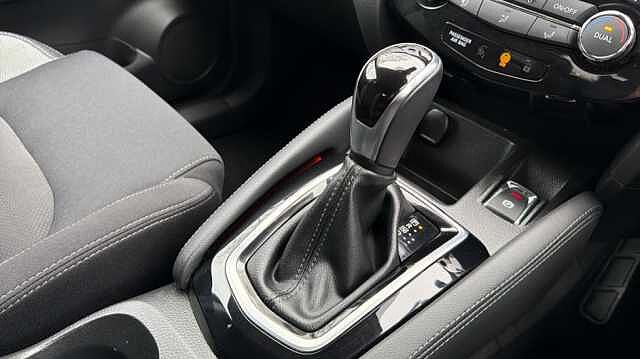 Nissan Qashqai QASHQAI 1.6 dCi N-Connecta [Glass Roof Pack] 5dr Xtronic