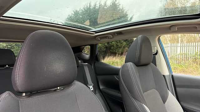 Nissan Qashqai QASHQAI 1.6 dCi N-Connecta [Glass Roof Pack] 5dr Xtronic
