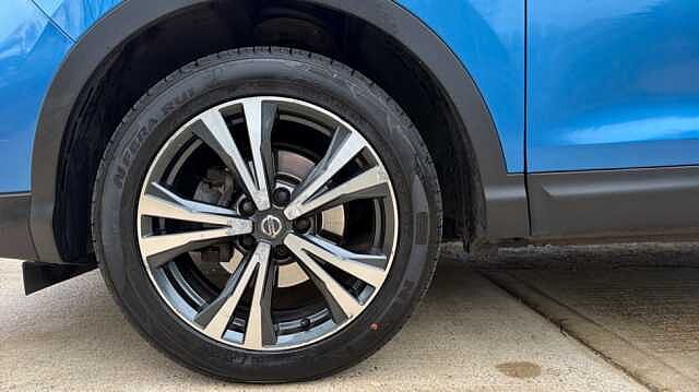 Nissan Qashqai QASHQAI 1.6 dCi N-Connecta [Glass Roof Pack] 5dr Xtronic