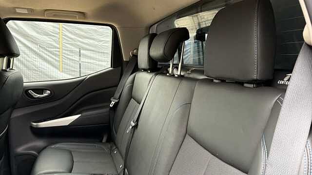 Nissan Navara NAVARA Double Cab Pick Up N-Guard 2.3dCi 190 TT 4WD Auto