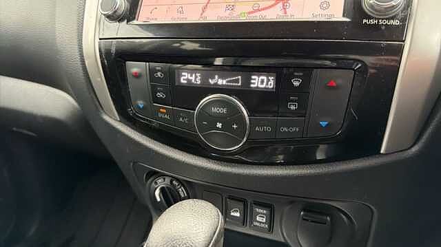 Nissan Navara NAVARA Double Cab Pick Up N-Guard 2.3dCi 190 TT 4WD Auto