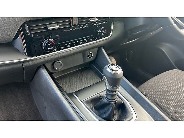 Nissan Qashqai 1.3 DiG-T MH Acenta Premium 5dr Petrol Hatchback