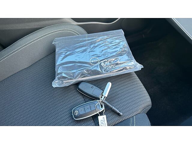 Nissan Qashqai 1.3 DiG-T MH Acenta Premium 5dr Petrol Hatchback