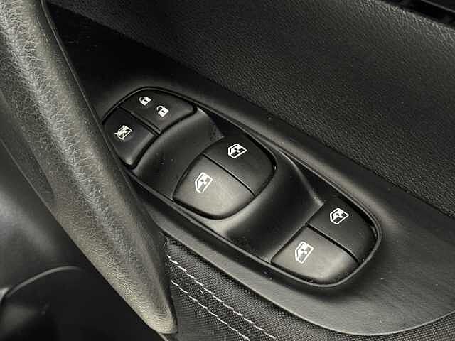 Nissan Qashqai 1.3 DiG-T Acenta Premium 5dr