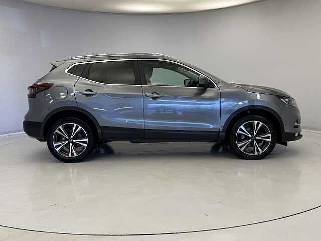 Nissan Qashqai 1.7 dCi N-Connecta 5dr [Glass Roof Pack]