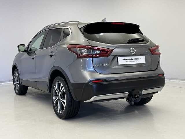 Nissan Qashqai 1.7 dCi N-Connecta 5dr [Glass Roof Pack]