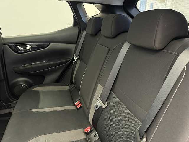 Nissan Qashqai 1.7 dCi N-Connecta 5dr [Glass Roof Pack]