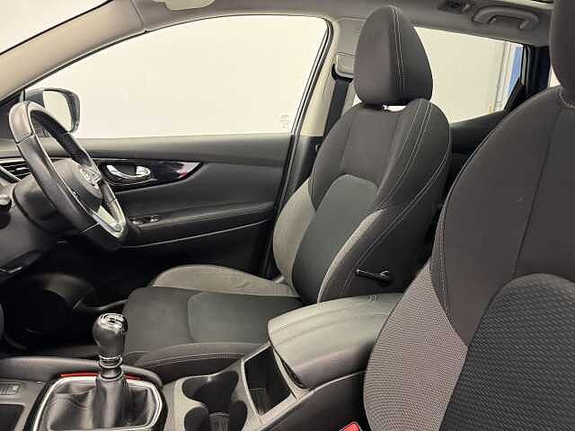 Nissan Qashqai 1.7 dCi N-Connecta 5dr [Glass Roof Pack]