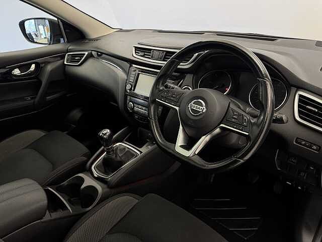 Nissan Qashqai 1.7 dCi N-Connecta 5dr [Glass Roof Pack]