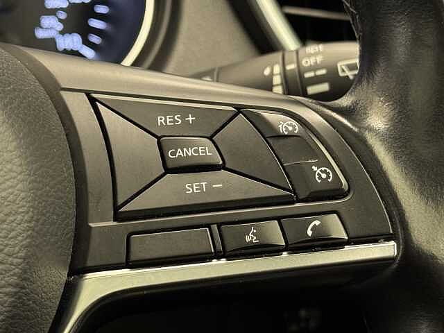 Nissan Qashqai 1.7 dCi N-Connecta 5dr [Glass Roof Pack]