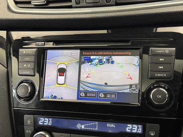 Nissan Qashqai 1.7 dCi N-Connecta 5dr [Glass Roof Pack]